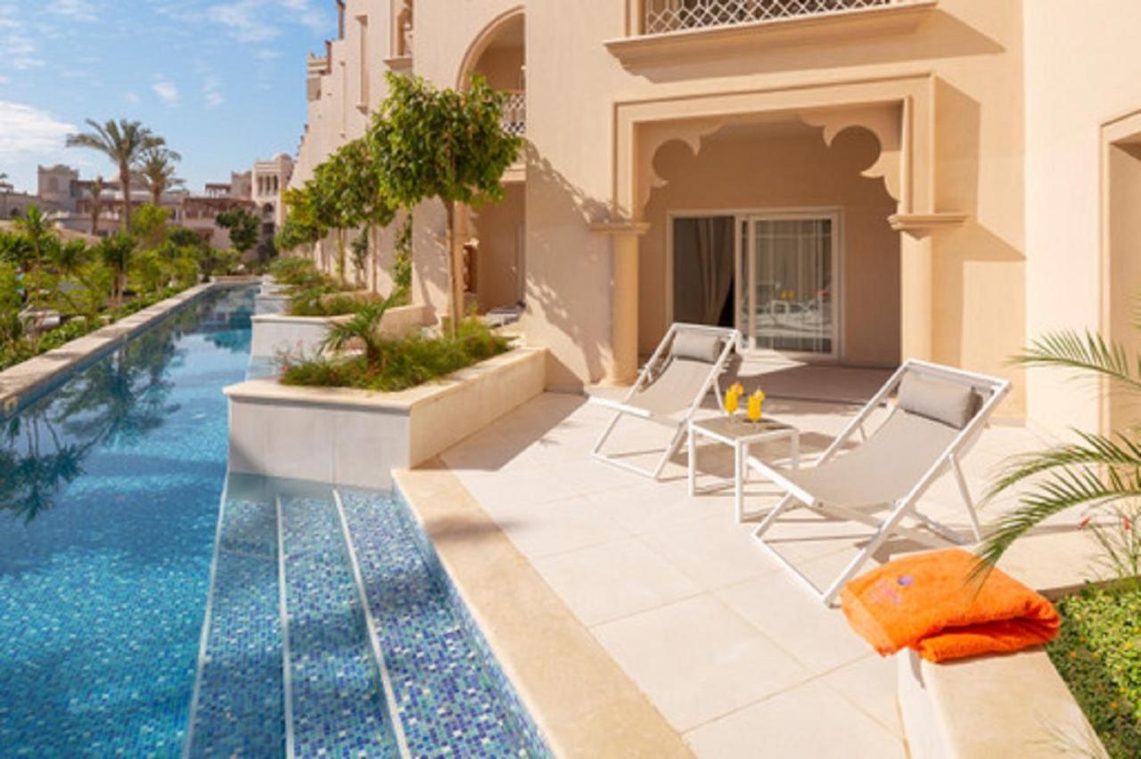Grand Palace - Couples Only 18 Years Plus (Adults Only) Hurghada Exterior foto A swim-up room at the resort