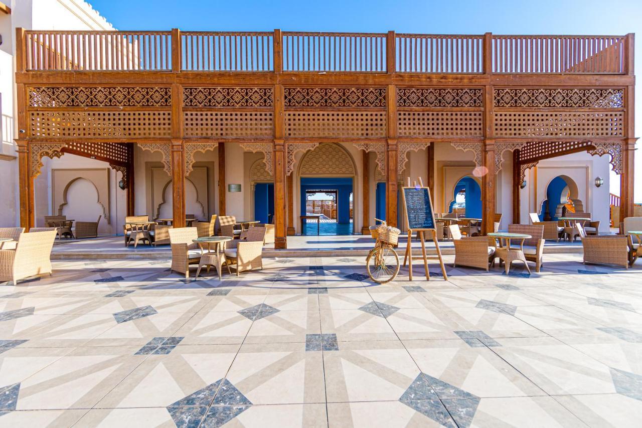 Grand Palace - Couples Only 18 Years Plus (Adults Only) Hurghada Exterior foto The hotel's courtyard