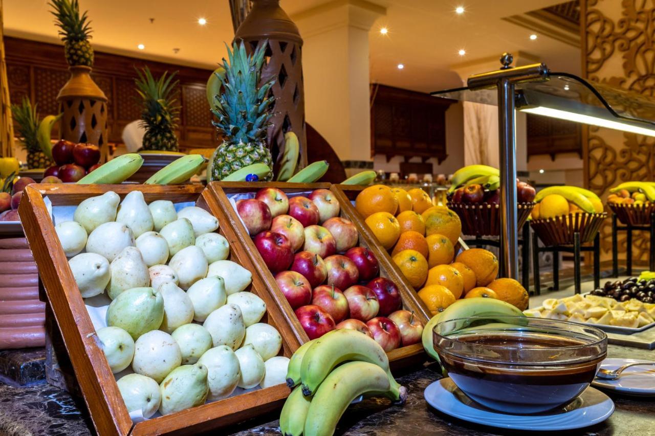 Grand Palace - Couples Only 18 Years Plus (Adults Only) Hurghada Exterior foto Fruit at a buffet