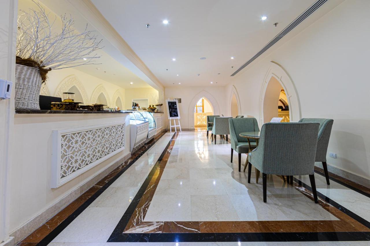 Grand Palace - Couples Only 18 Years Plus (Adults Only) Hurghada Exterior foto The restaurant at the hotel