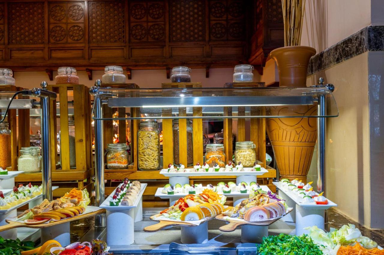 Grand Palace - Couples Only 18 Years Plus (Adults Only) Hurghada Exterior foto A salad bar