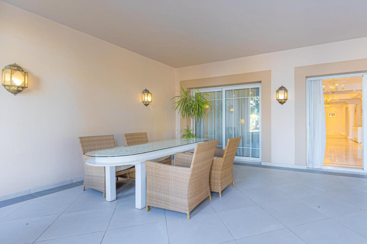 Grand Palace - Couples Only 18 Years Plus (Adults Only) Hurghada Exterior foto A patio