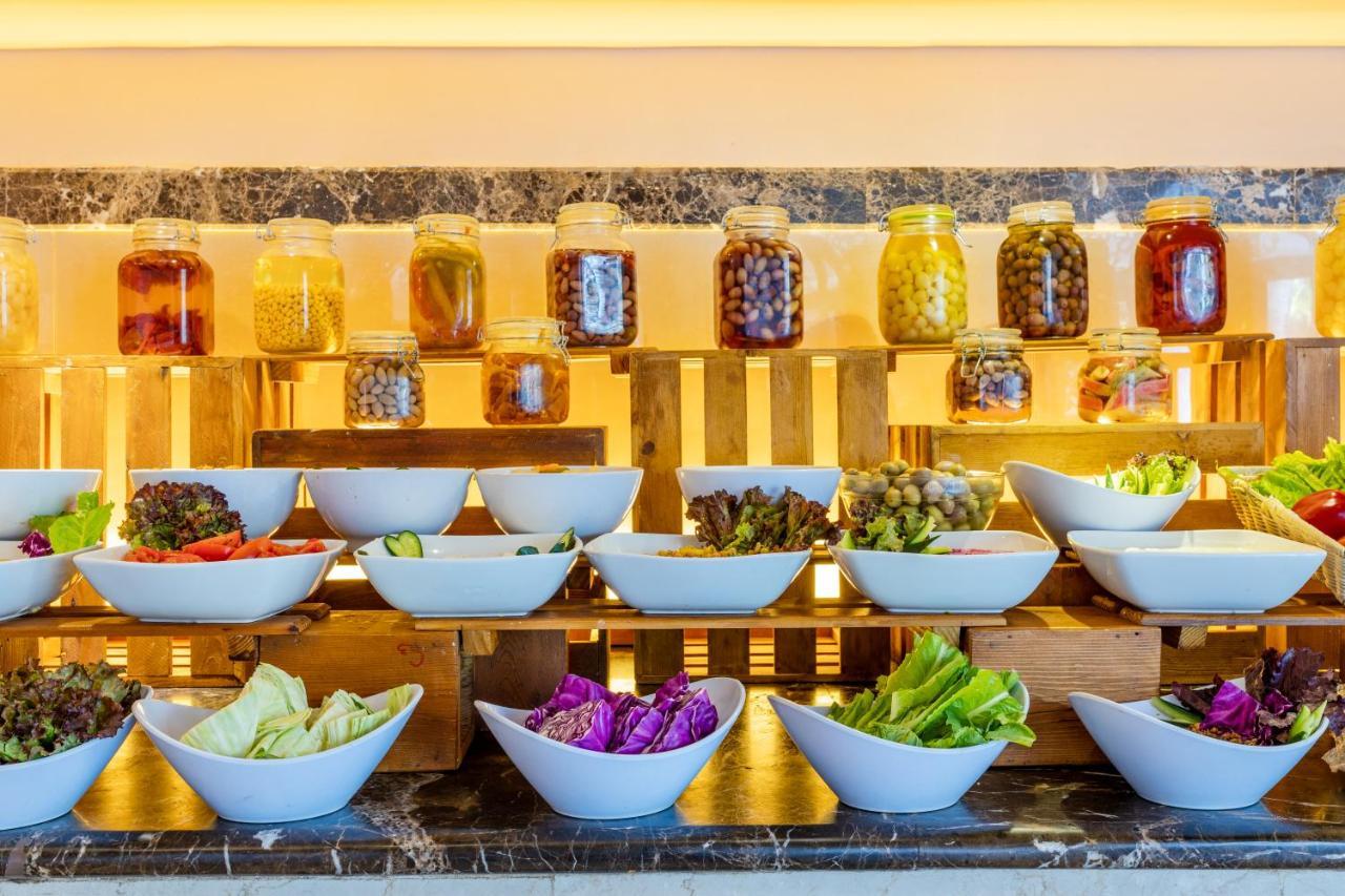 Grand Palace - Couples Only 18 Years Plus (Adults Only) Hurghada Exterior foto A salad bar