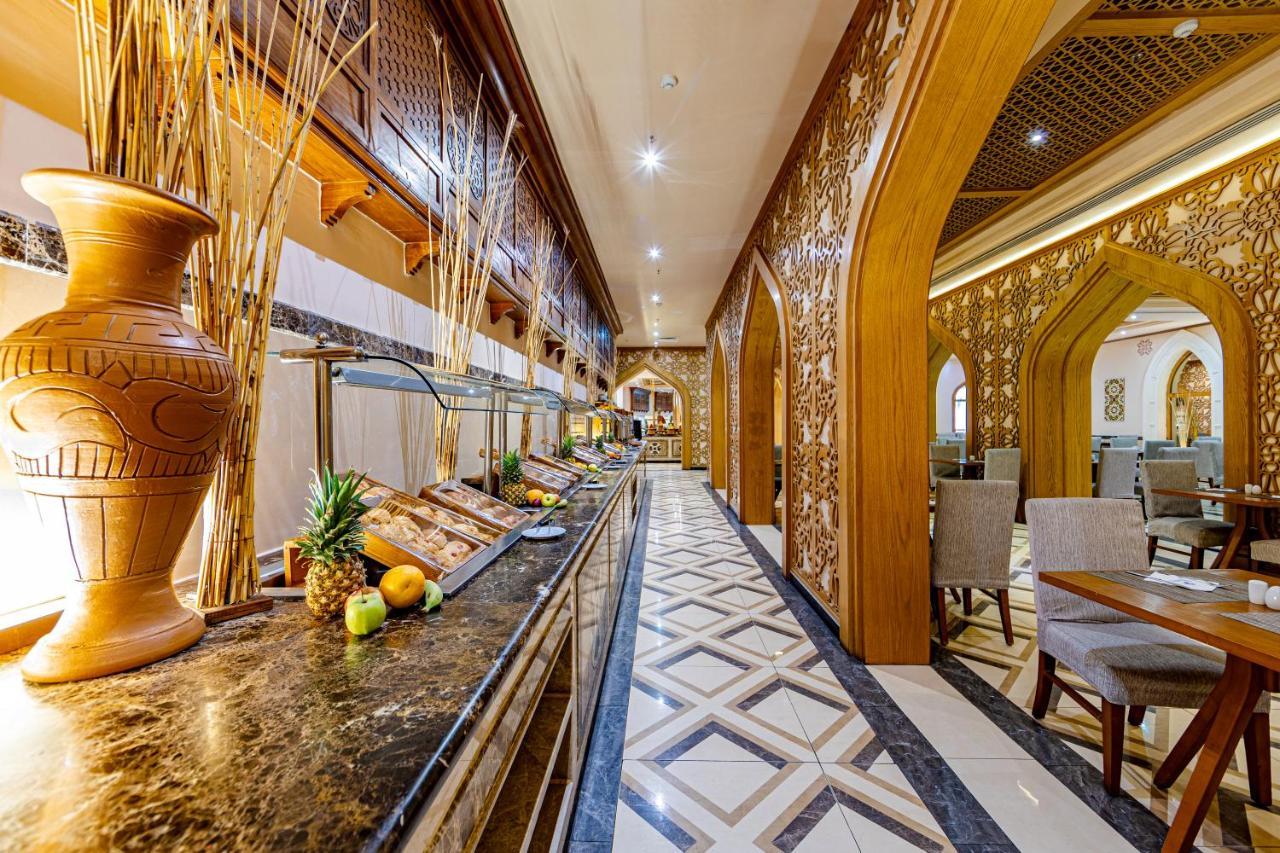Grand Palace - Couples Only 18 Years Plus (Adults Only) Hurghada Exterior foto The buffet at the hotel