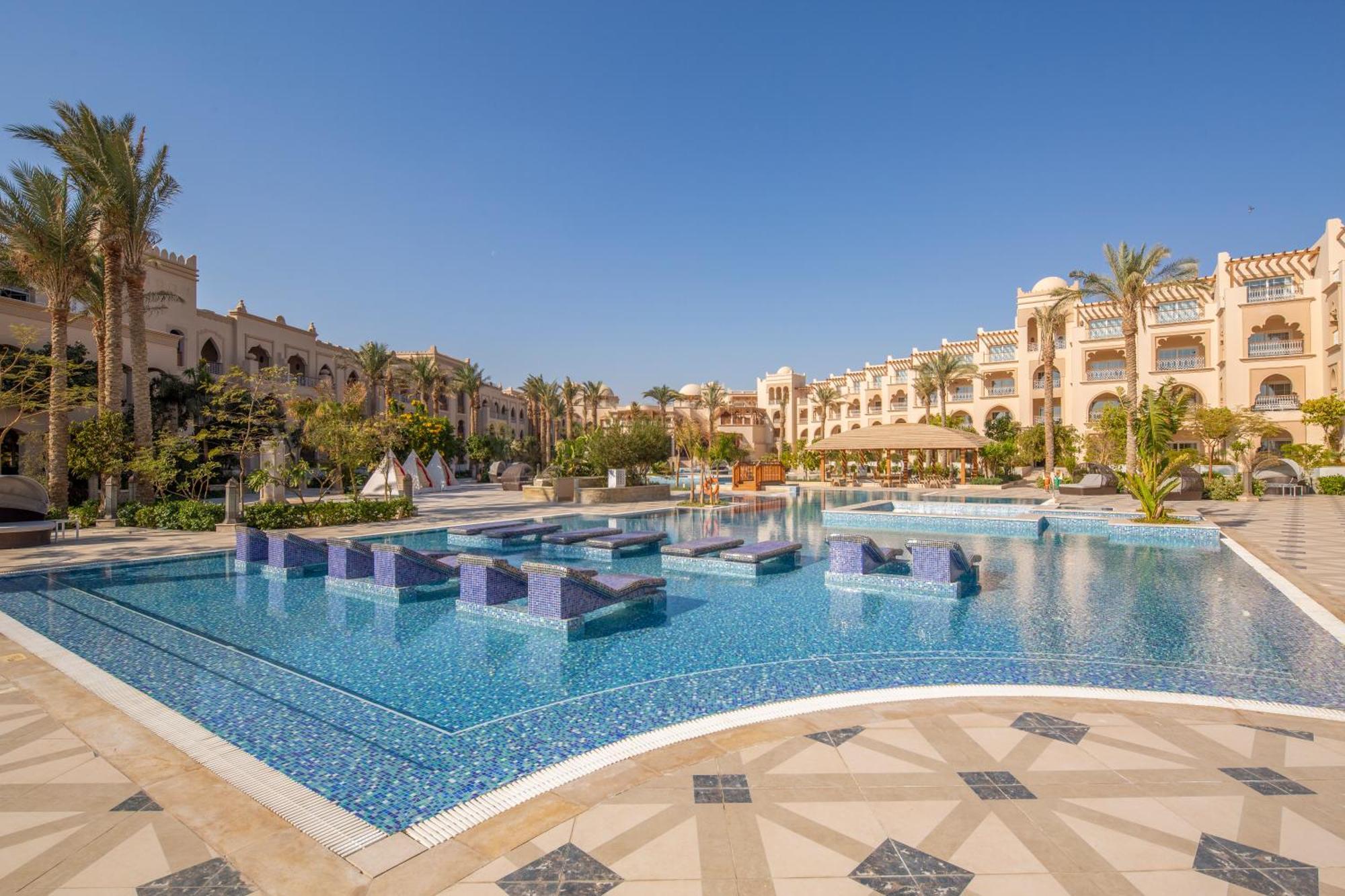 Grand Palace - Couples Only 18 Years Plus (Adults Only) Hurghada Exterior foto The swimming pool at the Hilton Sharm El Sheikh